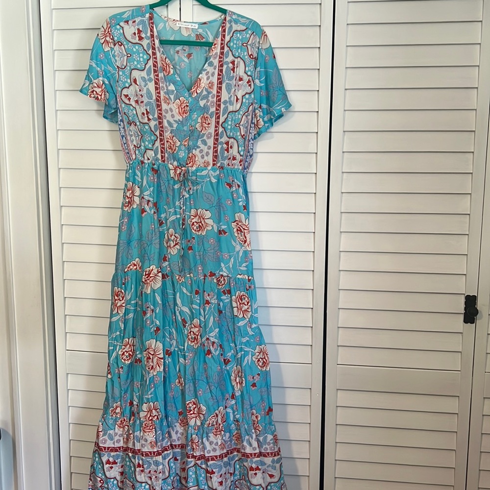 Lady’s dress only wore once